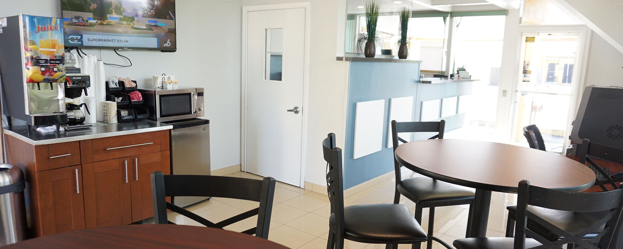 lobby and breakfast area