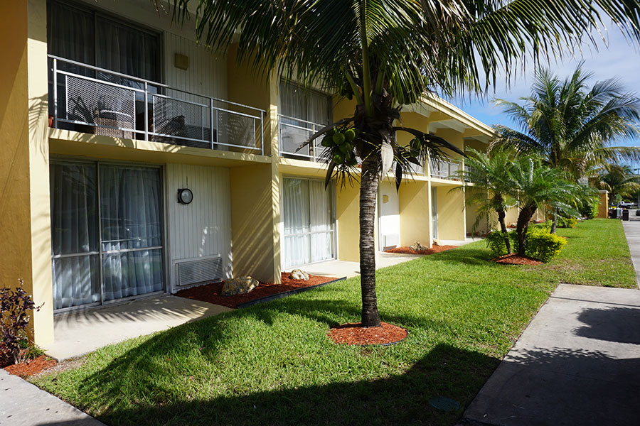 exterior patios and balconies at Hollywood Gateway Inn